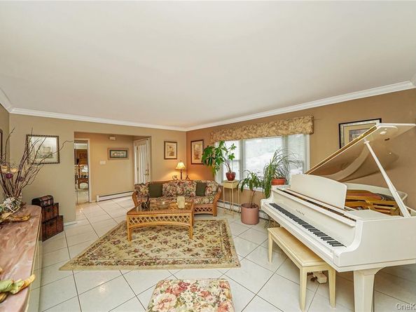 33 Peachtree Lane, Mount Sinai NY 11766