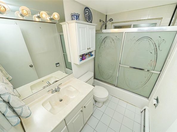 33 Peachtree Lane, Mount Sinai NY 11766