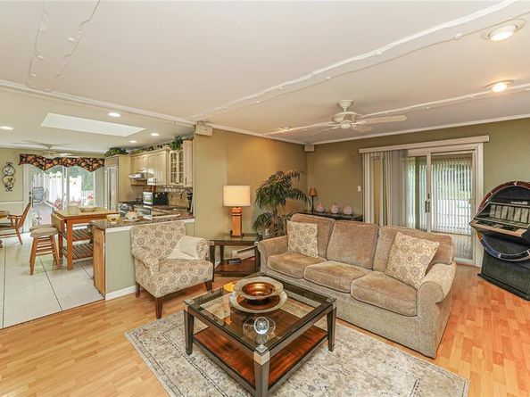 33 Peachtree Lane, Mount Sinai NY 11766