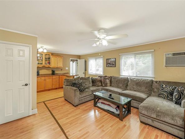 33 Peachtree Lane, Mount Sinai NY 11766