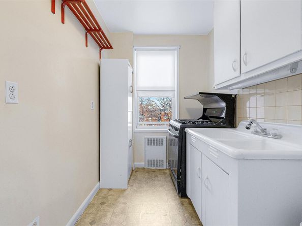 143-25 84th Drive 4F, Briarwood NY 11435