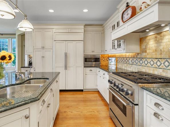 48 Pembroke Drive, Glen Cove NY 11542