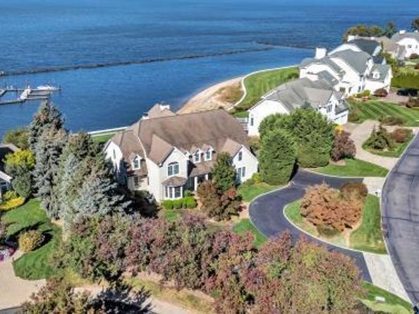 48 Pembroke Drive, Glen Cove NY 11542