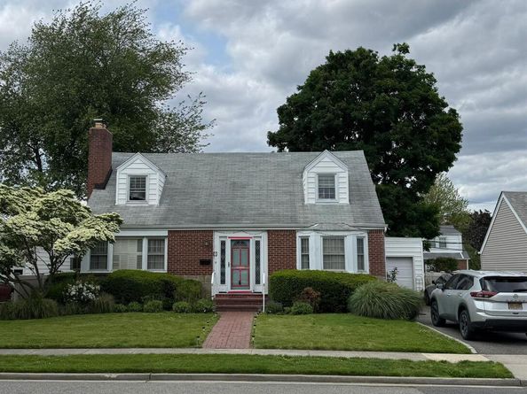 61 gateway rockville center, Rockville Centre NY 11570