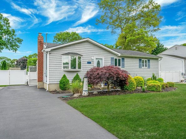 80 Breston Drive E, Shirley NY 11967