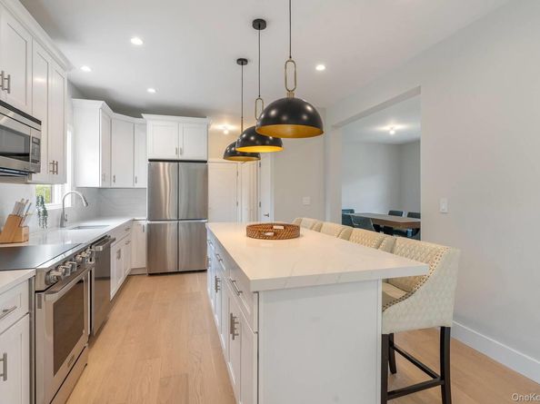 9 Fanning Avenue, Hampton Bays NY 11946