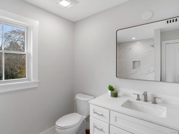 9 Fanning Avenue, Hampton Bays NY 11946