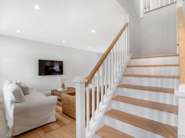 9 Fanning Avenue, Hampton Bays NY 11946