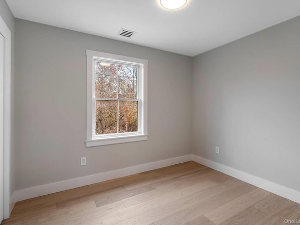 9 Fanning Avenue, Hampton Bays NY 11946