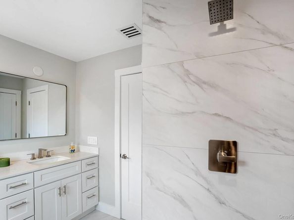 9 Fanning Avenue, Hampton Bays NY 11946