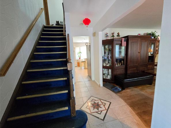 9 Nolan Court, Hauppauge NY 11788