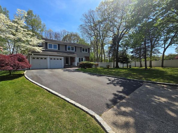 9 Nolan Court, Hauppauge NY 11788