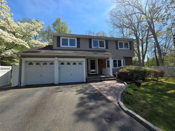 9 Nolan Court, Hauppauge NY 11788
