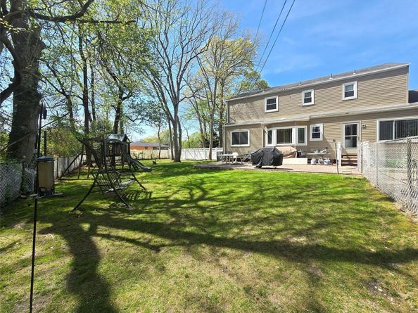 9 Nolan Court, Hauppauge NY 11788