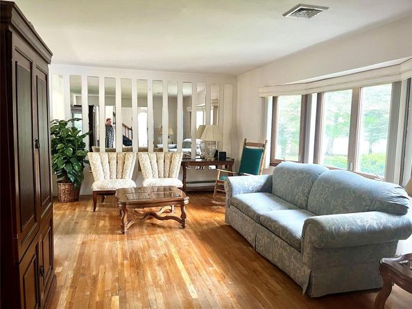 9 Nolan Court, Hauppauge NY 11788
