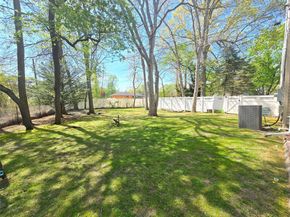9 Nolan Court, Hauppauge NY 11788
