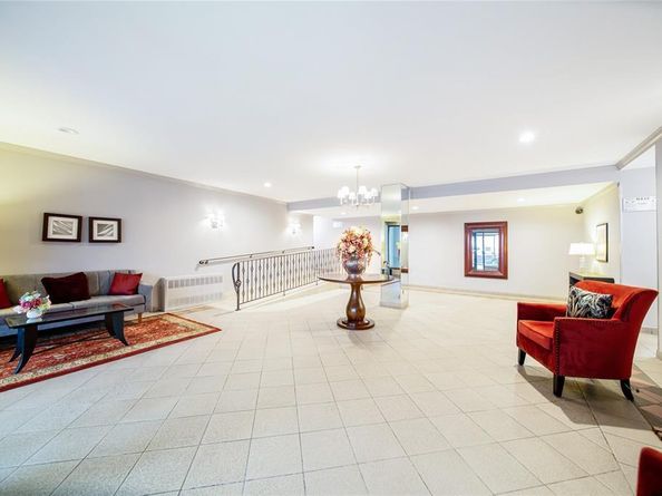 241-20 Northern 5E, Douglaston NY 11362