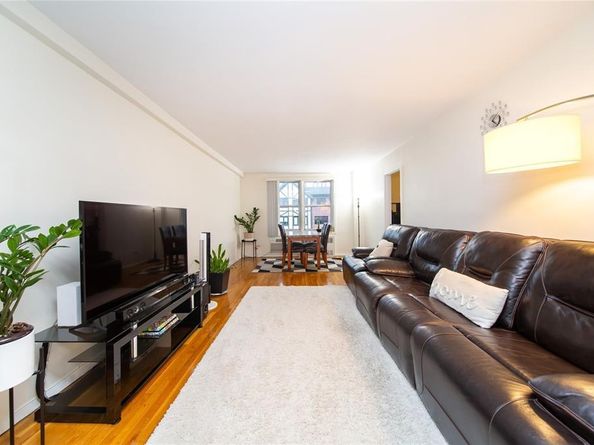 241-20 Northern 5E, Douglaston NY 11362