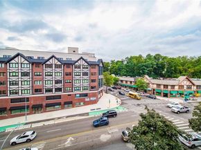 241-20 Northern 5E, Douglaston NY 11362