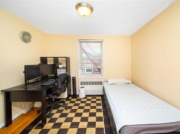241-20 Northern 5E, Douglaston NY 11362