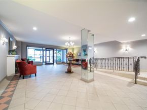 241-20 Northern 5E, Douglaston NY 11362