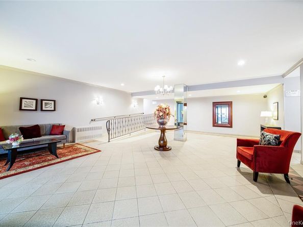 241-20 Northern Blvd 5E, Little Neck NY 11362