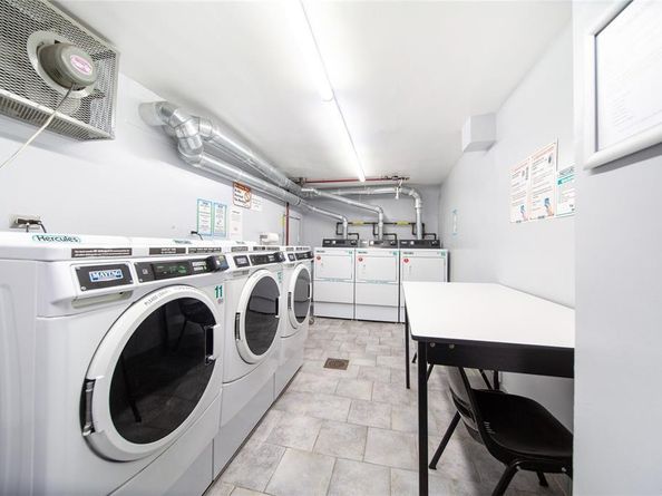241-20 Northern 5E, Douglaston NY 11362