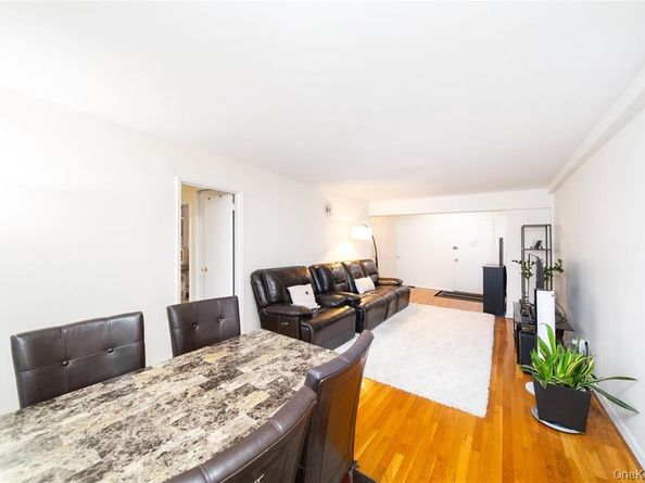 241-20 Northern Blvd 5E, Little Neck NY 11362