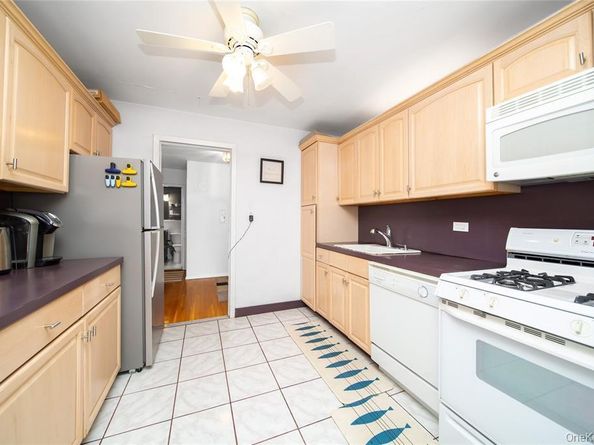 241-20 Northern Blvd 5E, Little Neck NY 11362