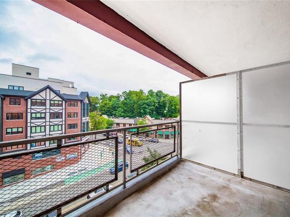 241-20 Northern 5E, Douglaston NY 11362