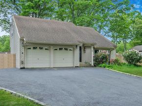 12 Grand Canyon Lane, Coram NY 11727