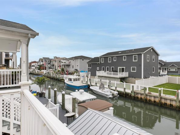 853 Arctic Street, Lindenhurst NY 11757
