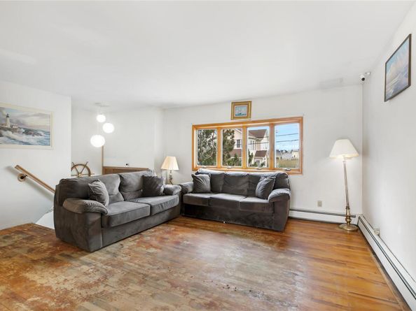 853 Arctic Street, Lindenhurst NY 11757