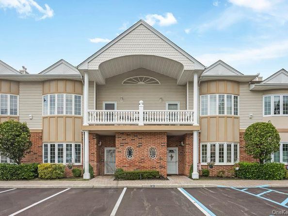 130 Francesca Way, Amityville NY 11701