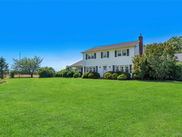 865 Peconic Bay Boulevard, Laurel NY 11948