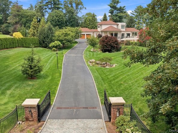 900 W Shore Road, Mill Neck NY 11771