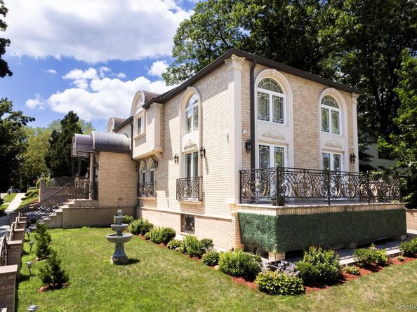 82-20 141st Street, Briarwood NY 11435
