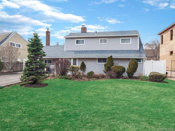 34 Hedge Lane, Westbury NY 11590