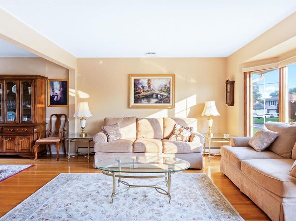 25 Whitebirch Lane, Commack NY 11725