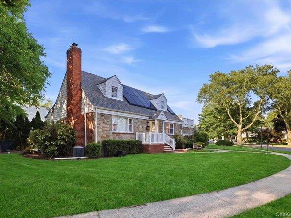 47 Sperry Court, New Hyde Park NY 11040