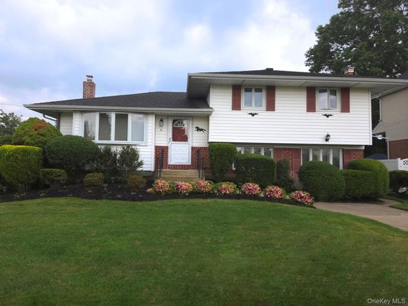 51 Eileen Avenue, Plainview NY 11803
