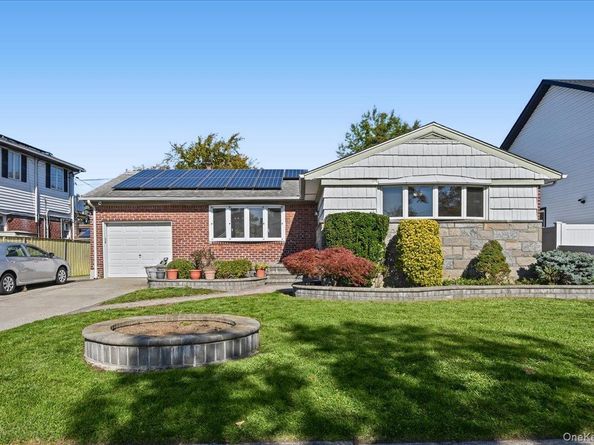 2274 Renfrew Avenue, Elmont NY 11003