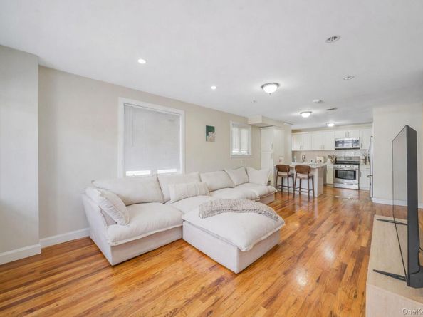 2858 Sampson Avenue, Bronx NY 10465