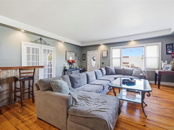 619 S 6th Street, Lindenhurst NY 11757