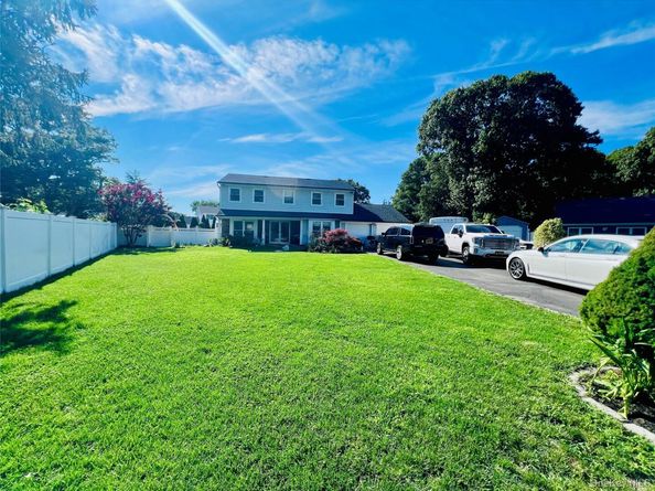 7 Carston Street W, Selden NY 11784