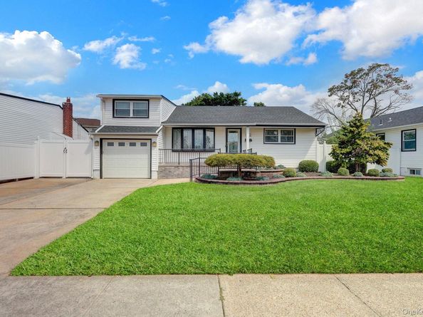 148 S Dean Street, Hicksville NY 11801