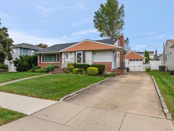 41 Cornell Lane, Hicksville NY 11801