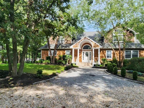 5 Emily Court, Hampton Bays NY 11946