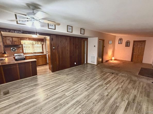 11 Robinhood Lane, Southampton NY 11968