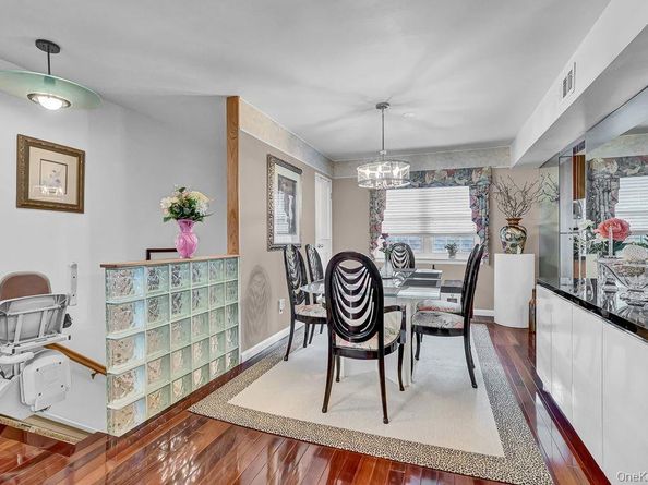 309 Mariners Way, Copiague NY 11726